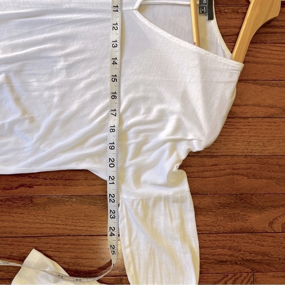 Vince | Long Sleeve V-Neck Tshirt | XS, V-Neck, Relaxed Fit, Staple Piece, Basic - Picture 7 of 10